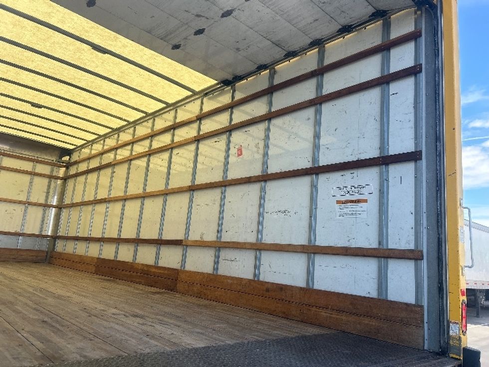 Medium Duty Box Truck-Light and Medium Duty Trucks-International-2021-MV607-Stockton-CA-213,283\n\t\tmiles-$ 40,250 - Image 12