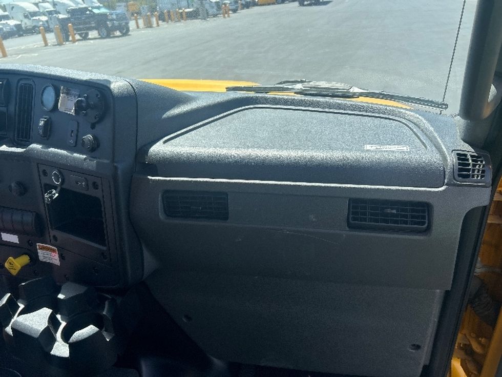 Medium Duty Box Truck-Light and Medium Duty Trucks-International-2021-MV607-Stockton-CA-213,283\n\t\tmiles-$ 40,250 - Image 21