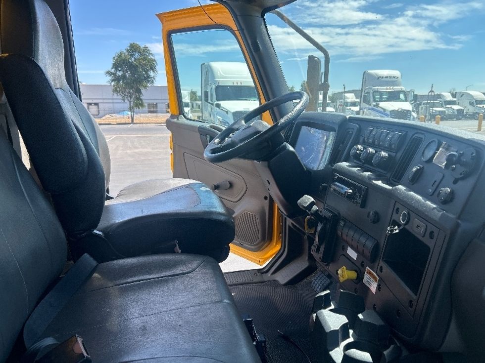 Medium Duty Box Truck-Light and Medium Duty Trucks-International-2021-MV607-Stockton-CA-213,283\n\t\tmiles-$ 40,250 - Image 22