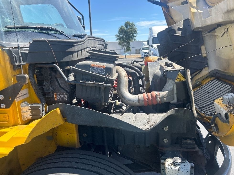 Medium Duty Box Truck-Light and Medium Duty Trucks-International-2021-MV607-Stockton-CA-213,283\n\t\tmiles-$ 40,250 - Image 23