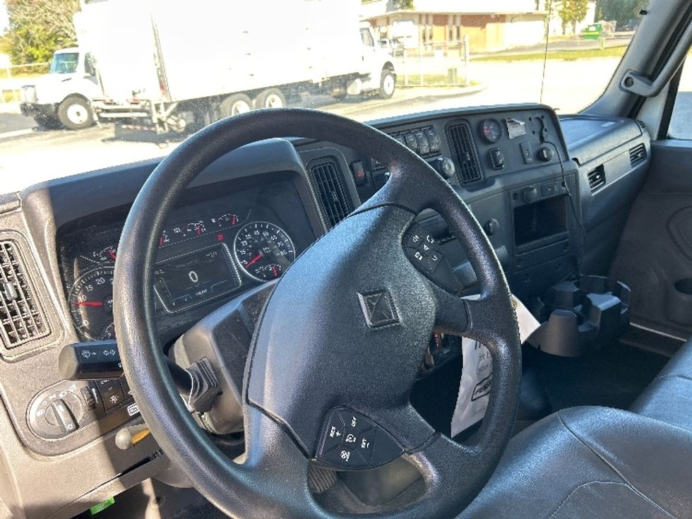 Medium Duty Box Truck-Light and Medium Duty Trucks-International-2021-MV607-Suffolk-VA-135,962\n\t\tmiles-$ 63,500 - Image 17