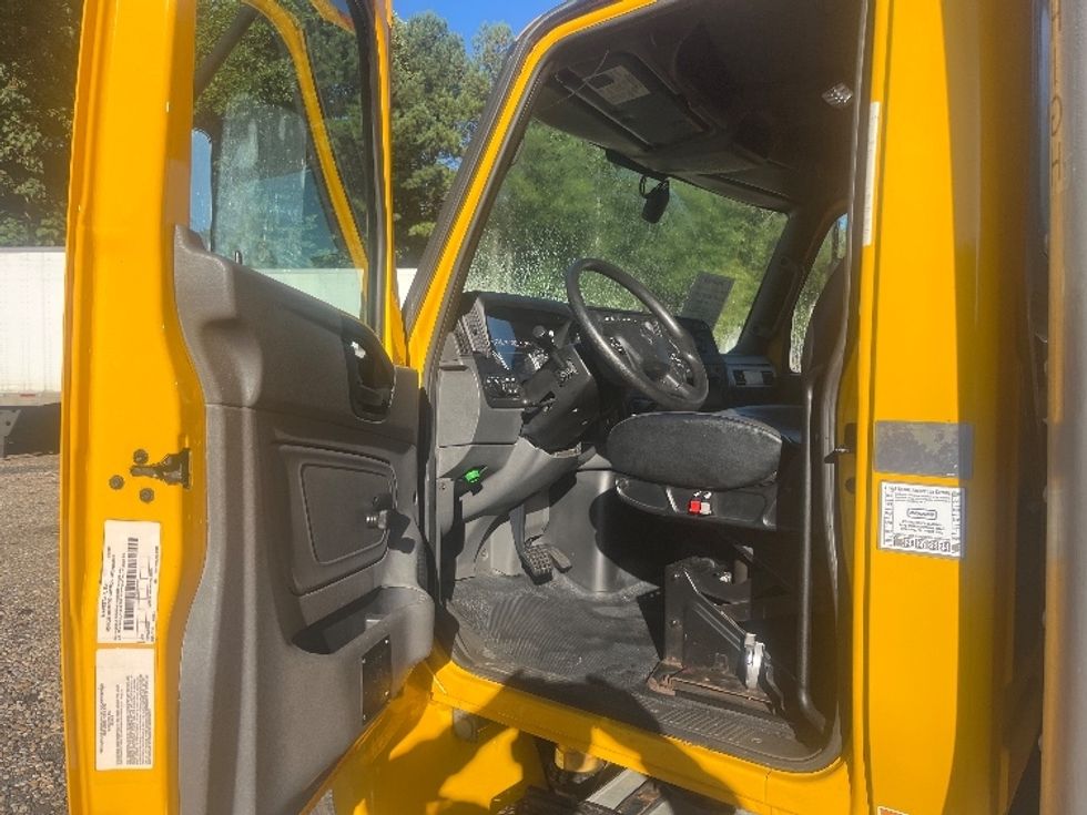 Medium Duty Box Truck-Light and Medium Duty Trucks-International-2021-MV607-Suwanee-GA-219,331\n\t\tmiles-$ 42,500 - Image 15
