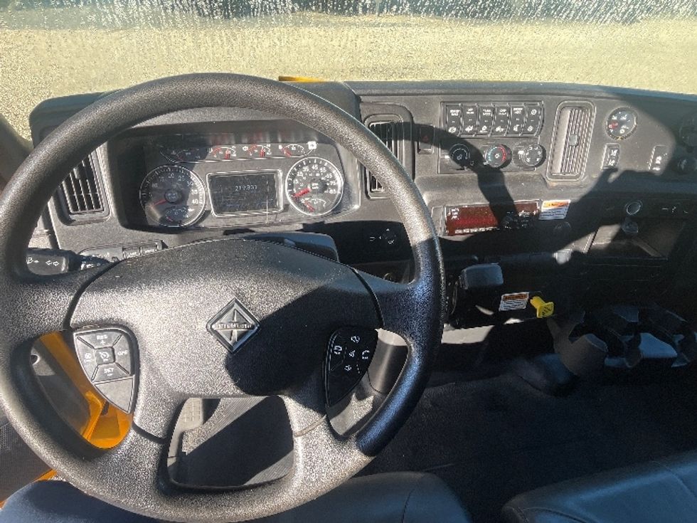 Medium Duty Box Truck-Light and Medium Duty Trucks-International-2021-MV607-Suwanee-GA-219,331\n\t\tmiles-$ 42,500 - Image 17