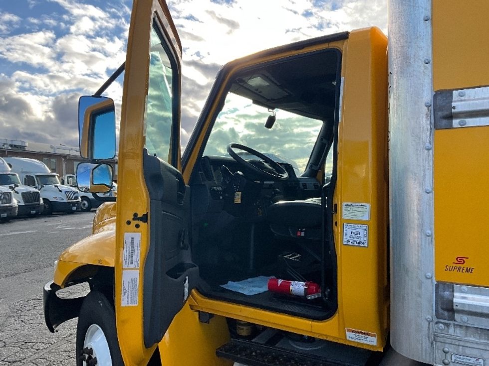 Medium Duty Box Truck-Light and Medium Duty Trucks-International-2021-MV607-Tacoma-WA-188,332\n\t\tmiles-$ 44,000 - Image 16