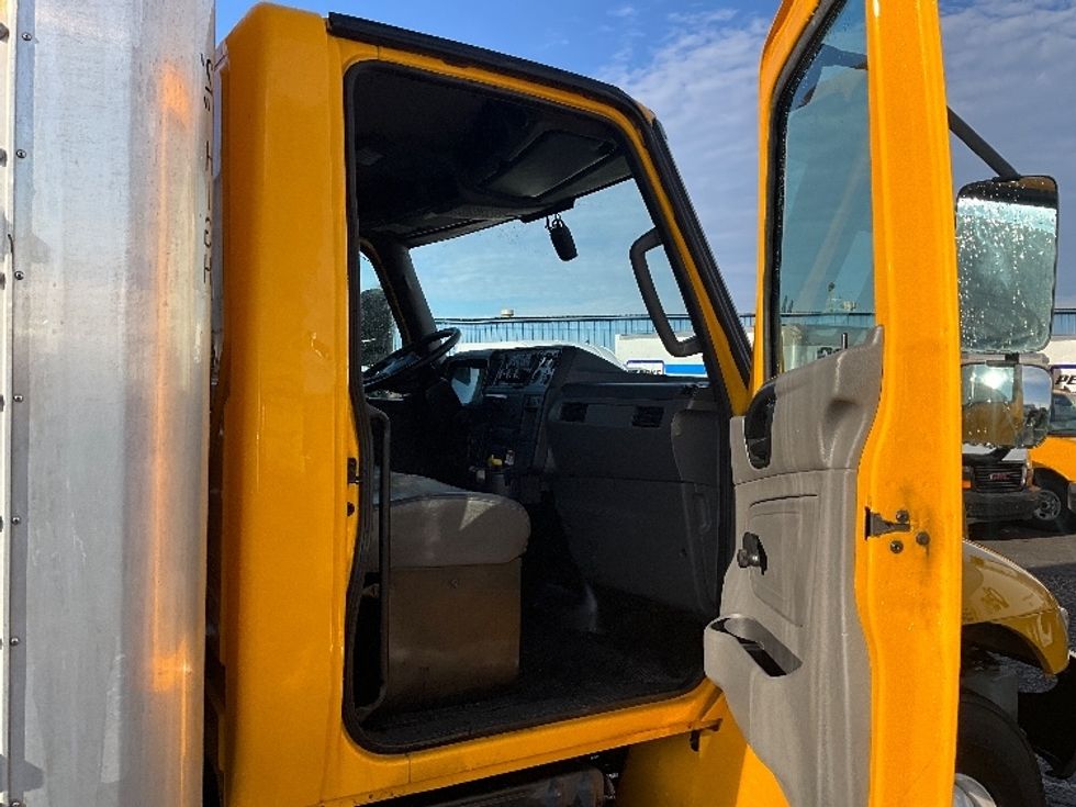 Medium Duty Box Truck-Light and Medium Duty Trucks-International-2021-MV607-Tacoma-WA-203,038\n\t\tmiles-$ 41,750 - Image 20