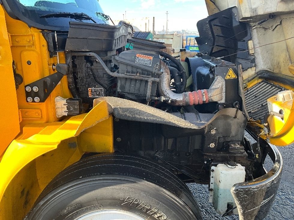 Medium Duty Box Truck-Light and Medium Duty Trucks-International-2021-MV607-Tacoma-WA-203,038\n\t\tmiles-$ 41,750 - Image 23