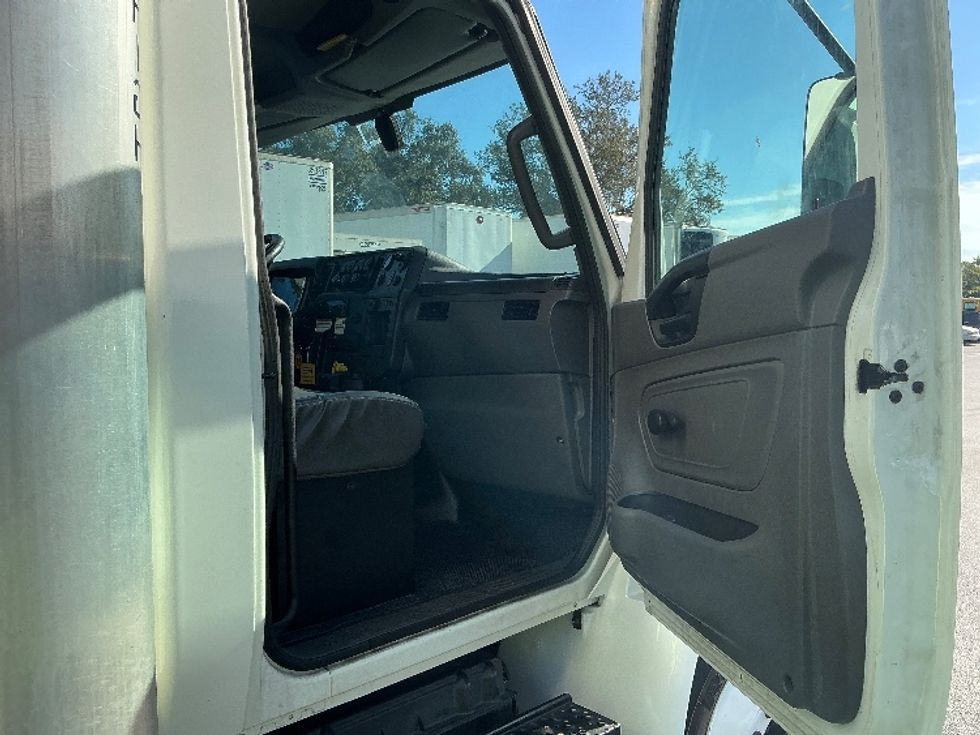 Medium Duty Box Truck-Light and Medium Duty Trucks-International-2021-MV607-Tampa-FL-103,643\n\t\tmiles-$ 67,000 - Image 20