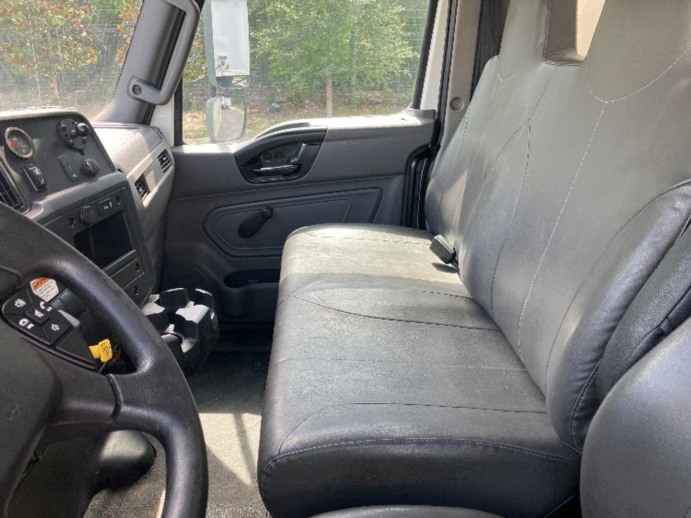 Medium Duty Box Truck-Light and Medium Duty Trucks-International-2021-MV607-Tampa-FL-174,001\n\t\tmiles-$ 59,250 - Image 19