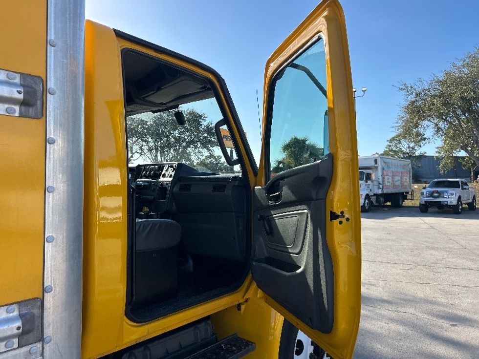 Medium Duty Box Truck-Light and Medium Duty Trucks-International-2021-MV607-Tampa-FL-177,857\n\t\tmiles-$ 45,500 - Image 20