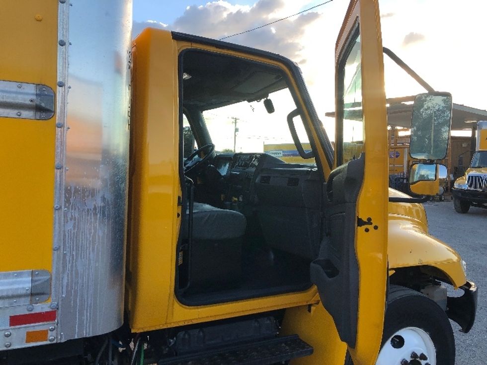 Medium Duty Box Truck-Light and Medium Duty Trucks-International-2021-MV607-Tampa-FL-178,749\n\t\tmiles-$ 45,250 - Image 20