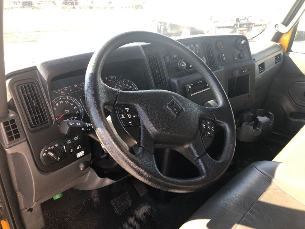 Medium Duty Box Truck-Light and Medium Duty Trucks-International-2021-MV607-Tampa-FL-180,527\n\t\tmiles-$ 45,000 - Image 17