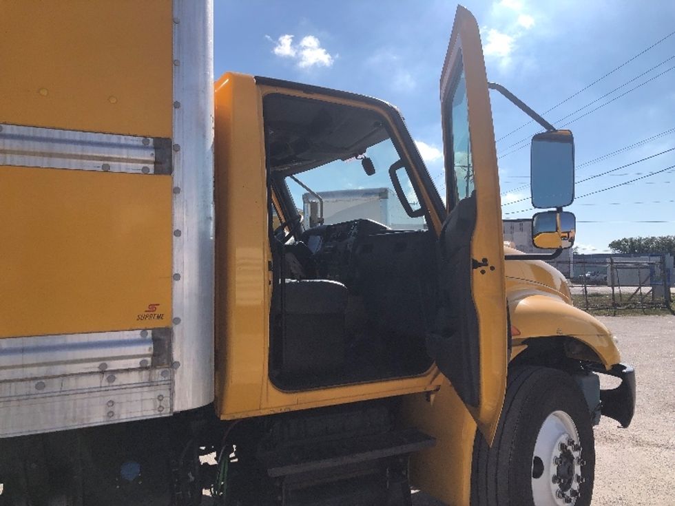 Medium Duty Box Truck-Light and Medium Duty Trucks-International-2021-MV607-Tampa-FL-180,527\n\t\tmiles-$ 45,000 - Image 20