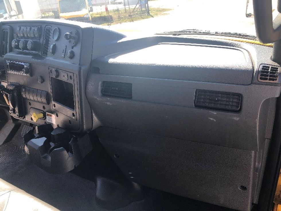 Medium Duty Box Truck-Light and Medium Duty Trucks-International-2021-MV607-Tampa-FL-180,527\n\t\tmiles-$ 45,000 - Image 21