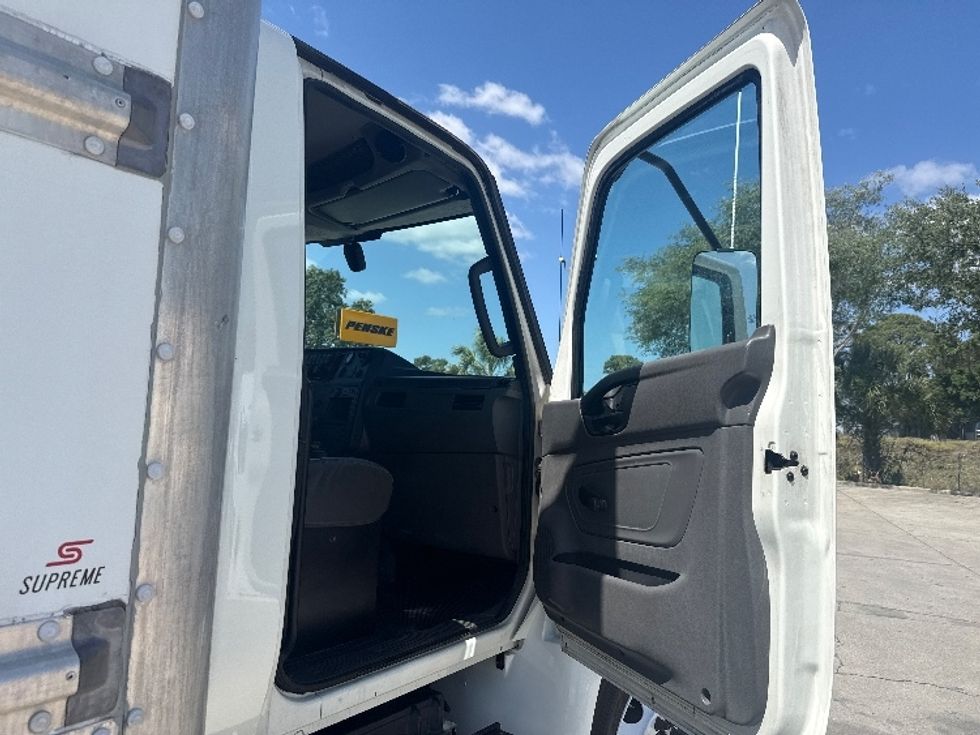 Medium Duty Box Truck-Light and Medium Duty Trucks-International-2021-MV607-Tampa-FL-181,259\n\t\tmiles-$ 53,500 - Image 20