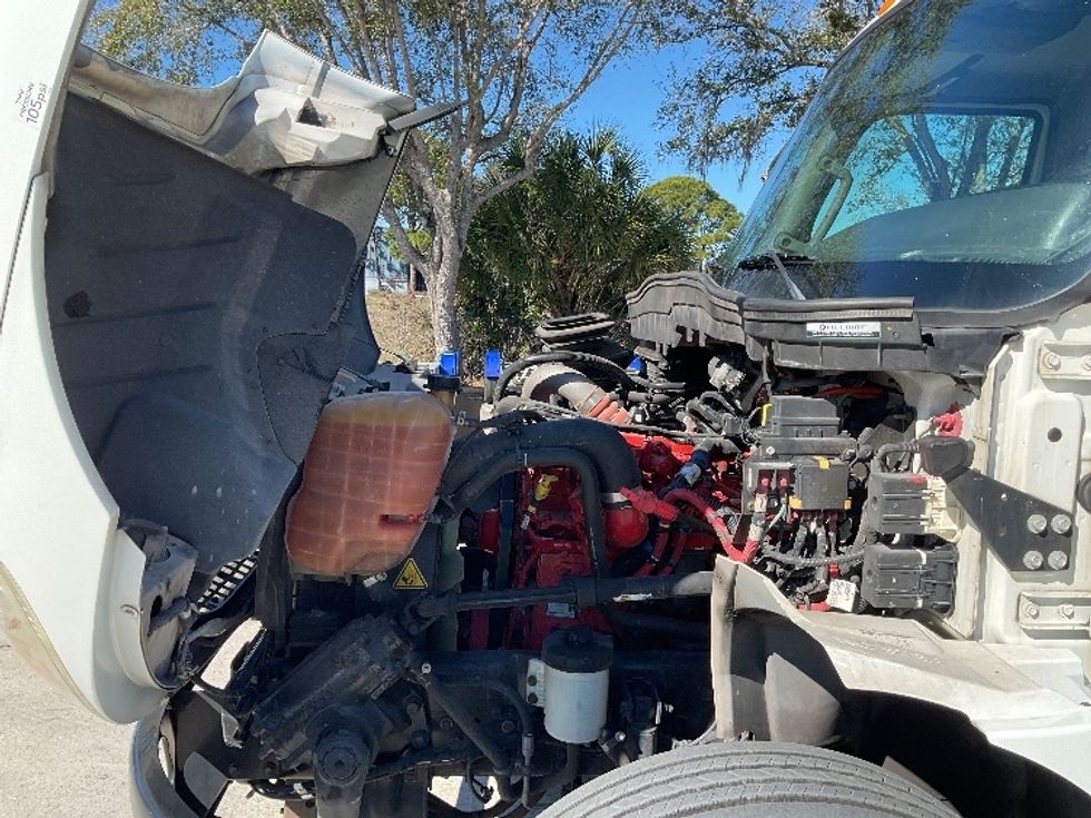 Medium Duty Box Truck-Light and Medium Duty Trucks-International-2021-MV607-Tampa-FL-181,259\n\t\tmiles-$ 53,500 - Image 24