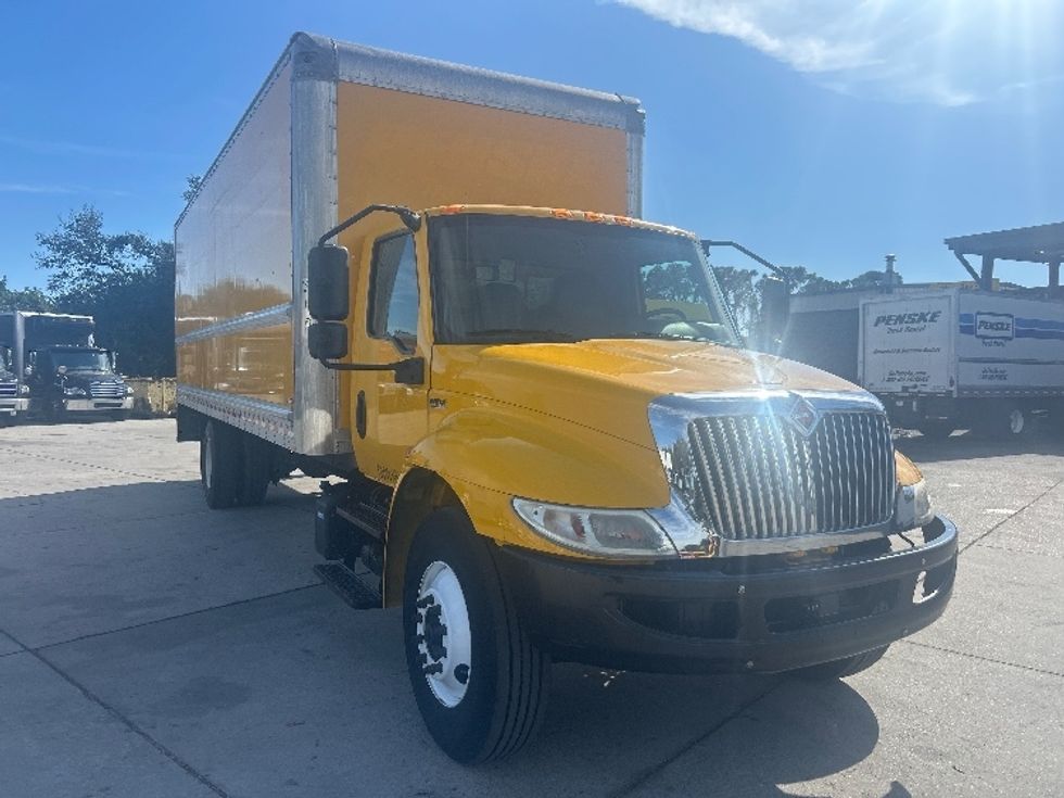 Medium Duty Box Truck-Light and Medium Duty Trucks-International-2021-MV607-Tampa-FL-186,855\n\t\tmiles-$ 44,250 - Image 1