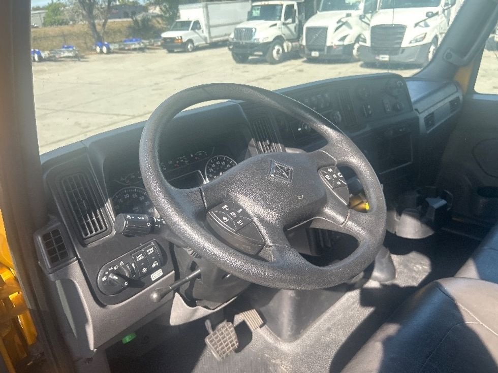 Medium Duty Box Truck-Light and Medium Duty Trucks-International-2021-MV607-Tampa-FL-186,855\n\t\tmiles-$ 44,250 - Image 17