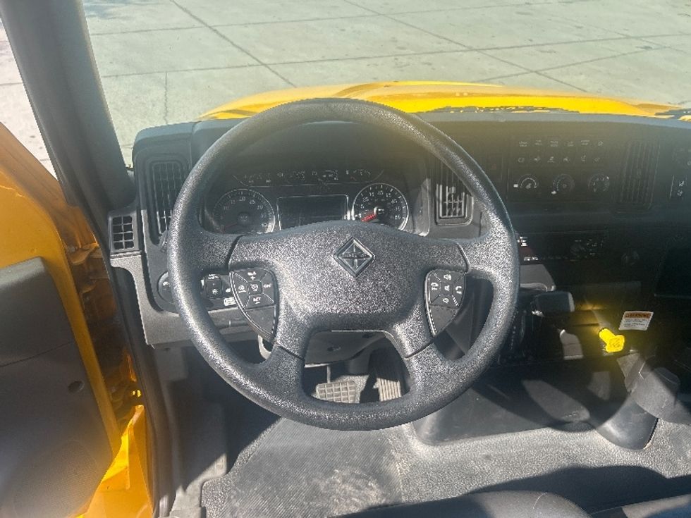 Medium Duty Box Truck-Light and Medium Duty Trucks-International-2021-MV607-Tampa-FL-186,855\n\t\tmiles-$ 44,250 - Image 18