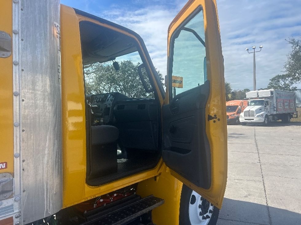 Medium Duty Box Truck-Light and Medium Duty Trucks-International-2021-MV607-Tampa-FL-186,855\n\t\tmiles-$ 44,250 - Image 20