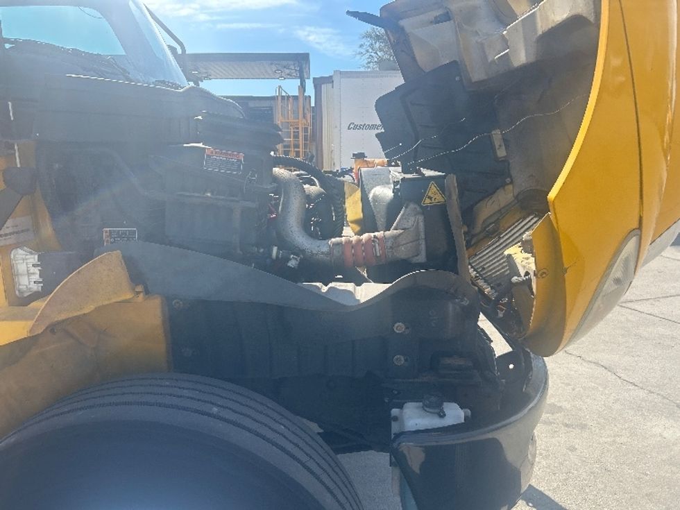 Medium Duty Box Truck-Light and Medium Duty Trucks-International-2021-MV607-Tampa-FL-186,855\n\t\tmiles-$ 44,250 - Image 23