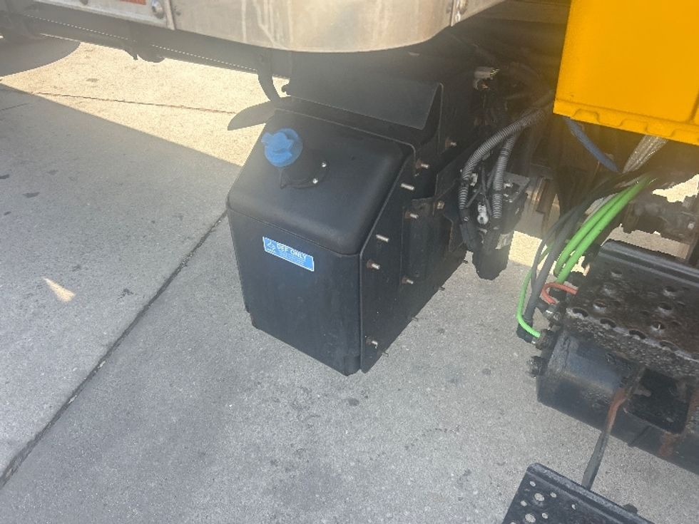 Medium Duty Box Truck-Light and Medium Duty Trucks-International-2021-MV607-Tampa-FL-186,855\n\t\tmiles-$ 44,250 - Image 25