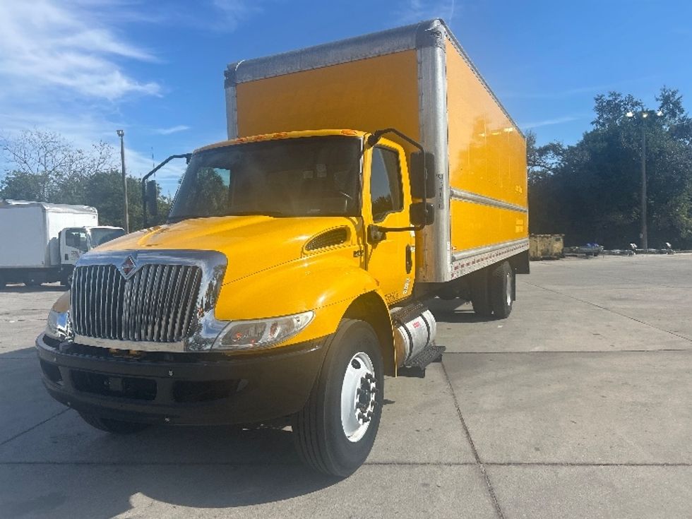 Medium Duty Box Truck-Light and Medium Duty Trucks-International-2021-MV607-Tampa-FL-186,855\n\t\tmiles-$ 44,250 - Image 3