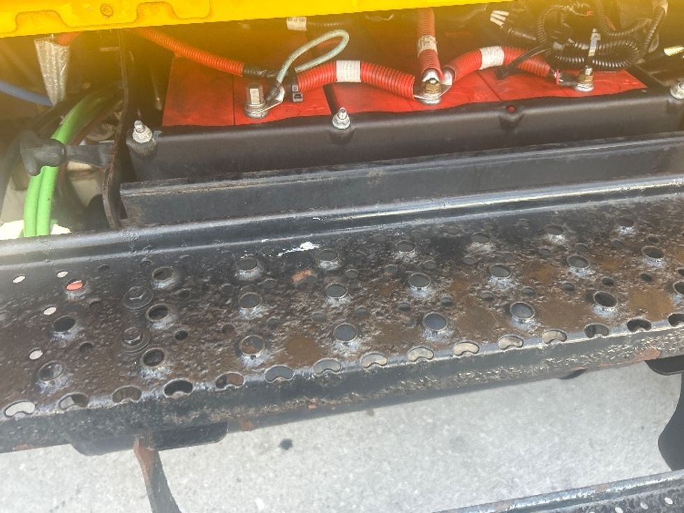 Medium Duty Box Truck-Light and Medium Duty Trucks-International-2021-MV607-Tampa-FL-186,855\n\t\tmiles-$ 44,250 - Image 32