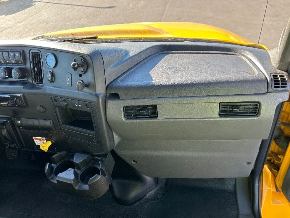 Medium Duty Box Truck-Light and Medium Duty Trucks-International-2021-MV607-Tampa-FL-189,491\n\t\tmiles-$ 43,750 - Image 20