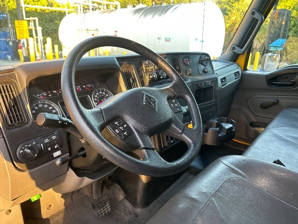 Medium Duty Box Truck-Light and Medium Duty Trucks-International-2021-MV607-Tampa-FL-203,255\n\t\tmiles-$ 41,750 - Image 17