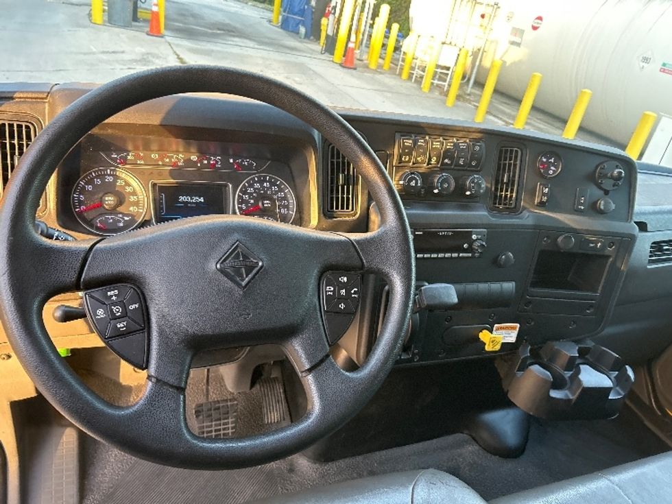 Medium Duty Box Truck-Light and Medium Duty Trucks-International-2021-MV607-Tampa-FL-203,255\n\t\tmiles-$ 41,750 - Image 18