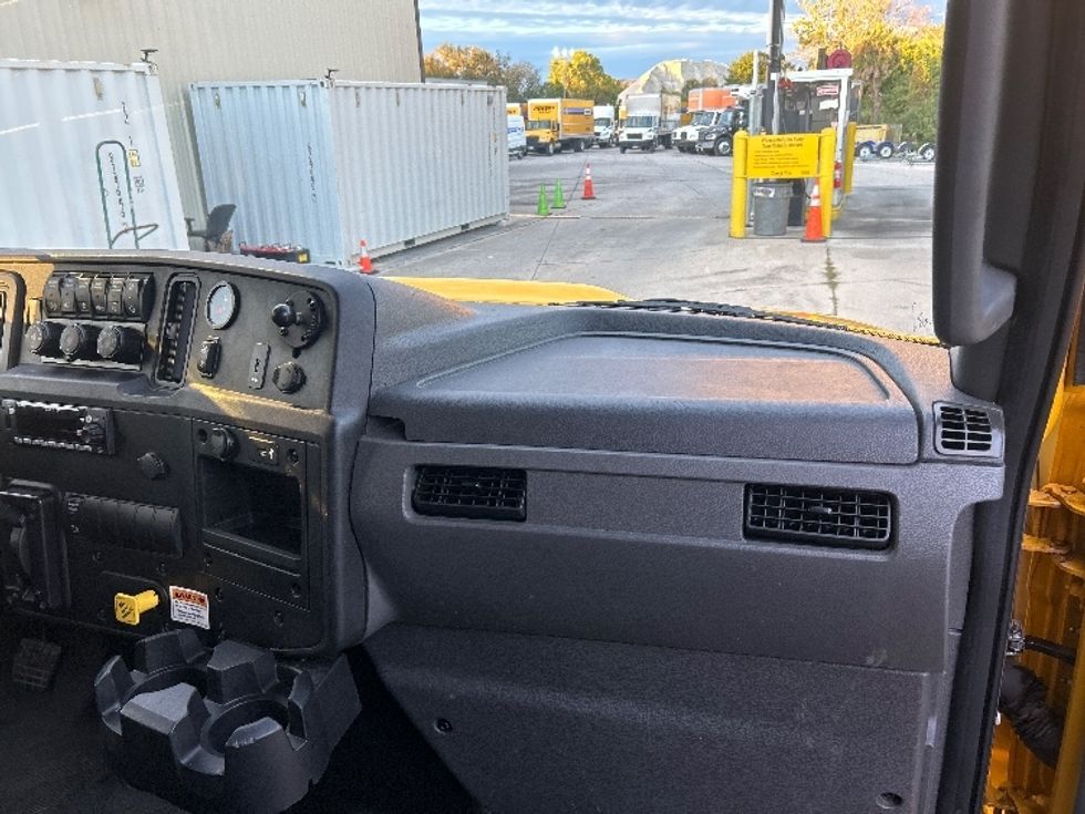 Medium Duty Box Truck-Light and Medium Duty Trucks-International-2021-MV607-Tampa-FL-203,255\n\t\tmiles-$ 41,750 - Image 21