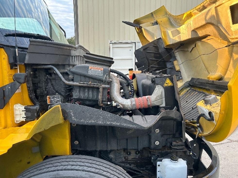 Medium Duty Box Truck-Light and Medium Duty Trucks-International-2021-MV607-Tampa-FL-203,255\n\t\tmiles-$ 41,750 - Image 23