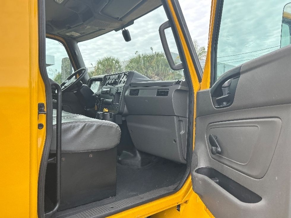 Medium Duty Box Truck-Light and Medium Duty Trucks-International-2021-MV607-Tampa-FL-204,024\n\t\tmiles-$ 41,750 - Image 20