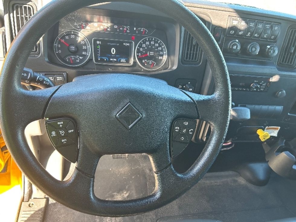 Medium Duty Box Truck-Light and Medium Duty Trucks-International-2021-MV607-Tampa-FL-231,547\n\t\tmiles-$ 37,750 - Image 18