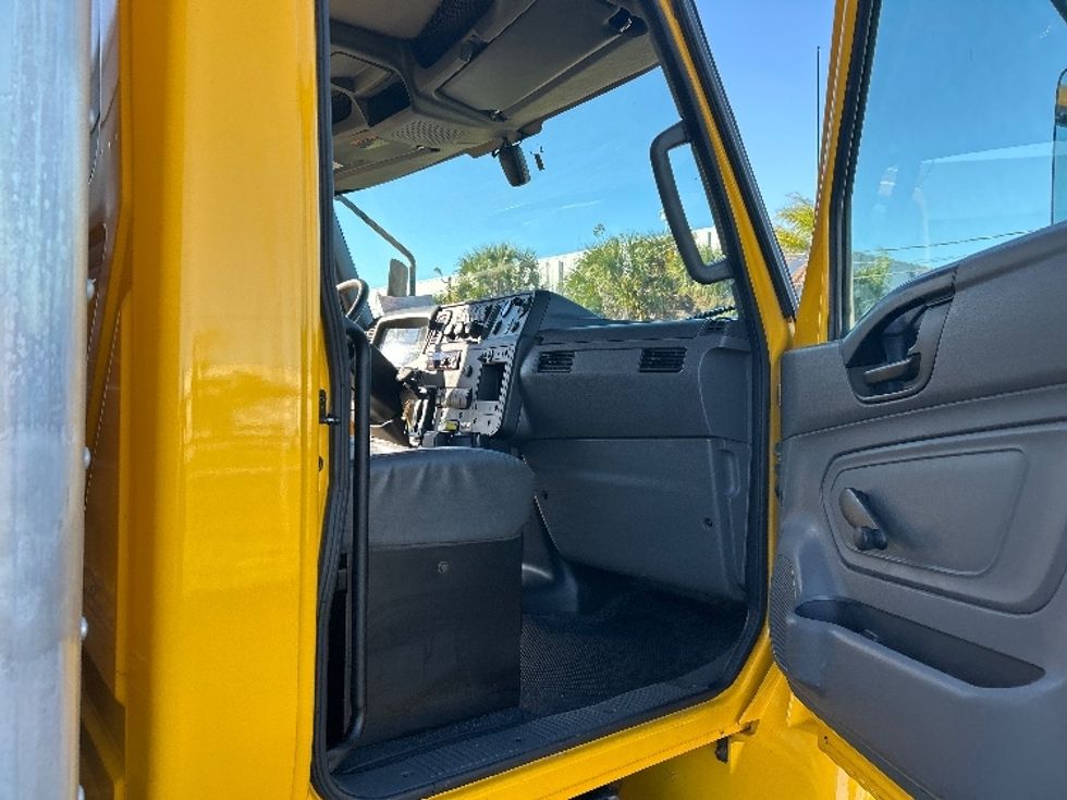 Medium Duty Box Truck-Light and Medium Duty Trucks-International-2021-MV607-Tampa-FL-231,547\n\t\tmiles-$ 37,750 - Image 20