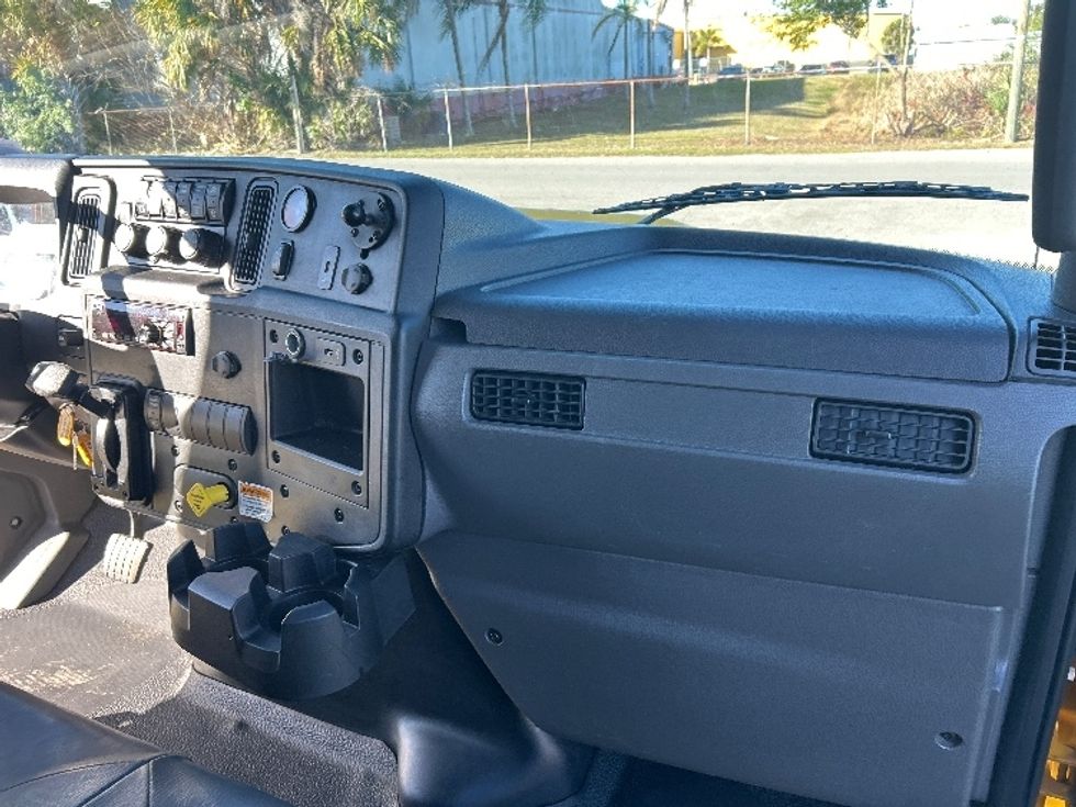 Medium Duty Box Truck-Light and Medium Duty Trucks-International-2021-MV607-Tampa-FL-231,547\n\t\tmiles-$ 37,750 - Image 21