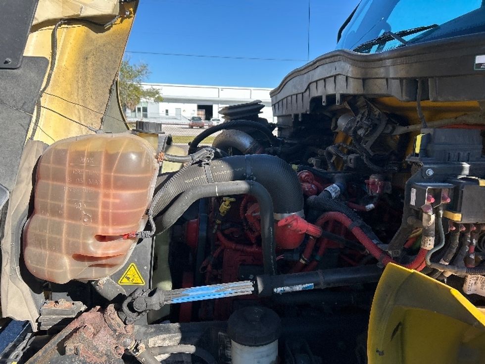 Medium Duty Box Truck-Light and Medium Duty Trucks-International-2021-MV607-Tampa-FL-231,547\n\t\tmiles-$ 37,750 - Image 24