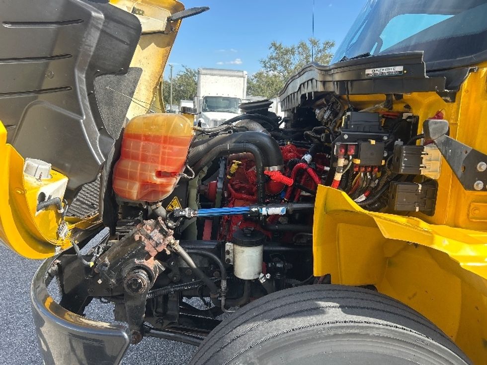 Medium Duty Box Truck-Light and Medium Duty Trucks-International-2021-MV607-Tampa-FL-242,181\n\t\tmiles-$ 31,000 - Image 24