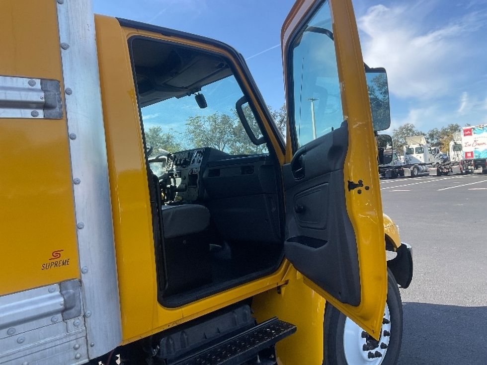 Medium Duty Box Truck-Light and Medium Duty Trucks-International-2021-MV607-Tampa-FL-245,288\n\t\tmiles-$ 33,000 - Image 20