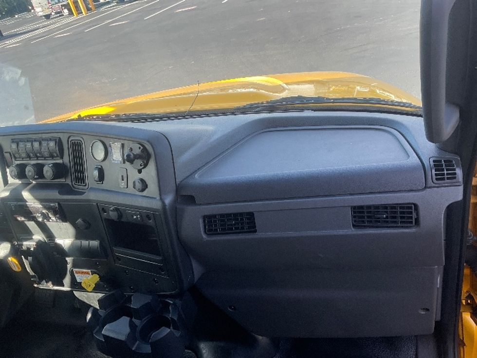 Medium Duty Box Truck-Light and Medium Duty Trucks-International-2021-MV607-Tampa-FL-245,288\n\t\tmiles-$ 33,000 - Image 21