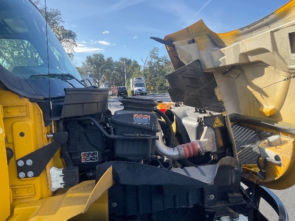 Medium Duty Box Truck-Light and Medium Duty Trucks-International-2021-MV607-Tampa-FL-245,288\n\t\tmiles-$ 33,000 - Image 23