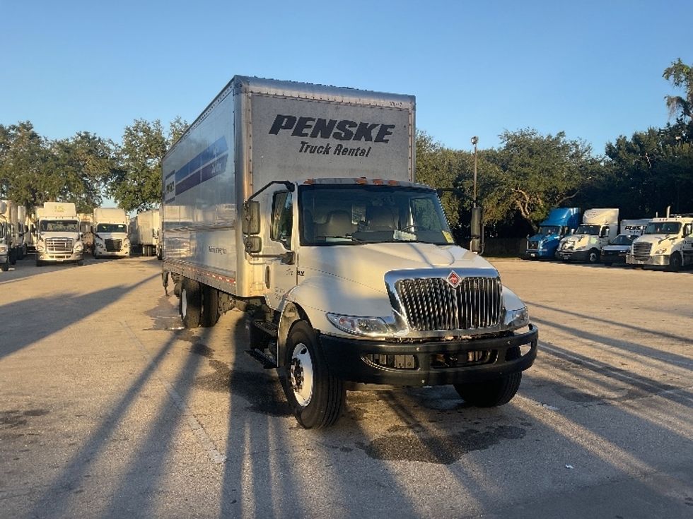 Medium Duty Box Truck-Light and Medium Duty Trucks-International-2021-MV607-Tampa-FL-297,922\n\t\tmiles-$ 41,500 - Image 1