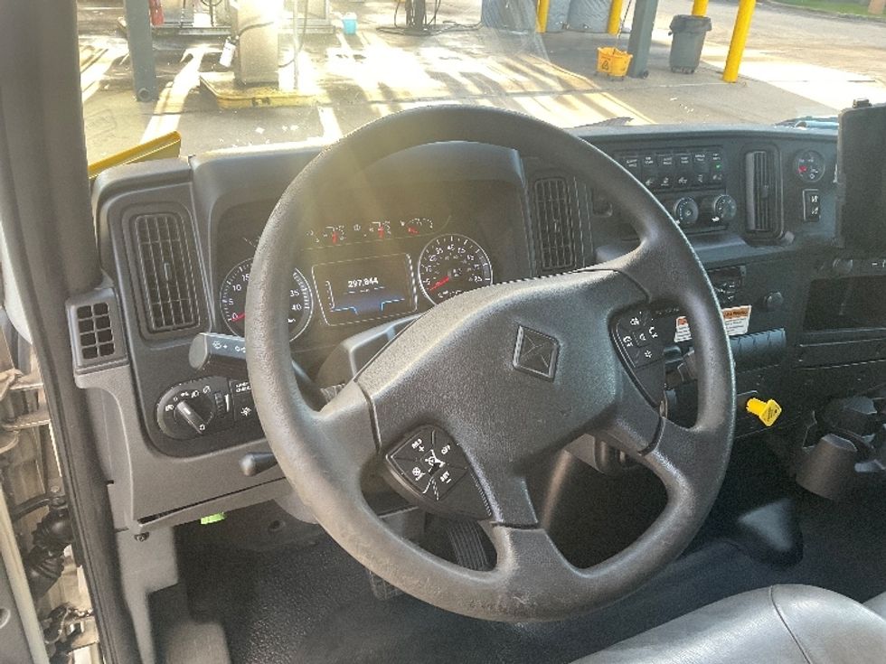 Medium Duty Box Truck-Light and Medium Duty Trucks-International-2021-MV607-Tampa-FL-297,922\n\t\tmiles-$ 41,500 - Image 17