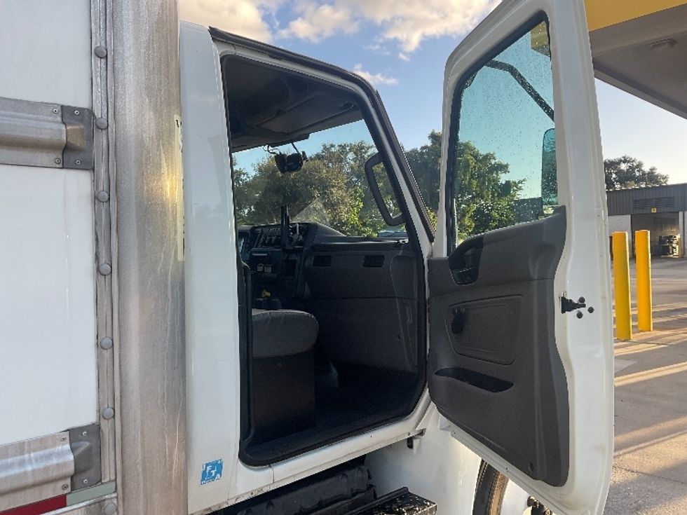 Medium Duty Box Truck-Light and Medium Duty Trucks-International-2021-MV607-Tampa-FL-297,922\n\t\tmiles-$ 41,500 - Image 20