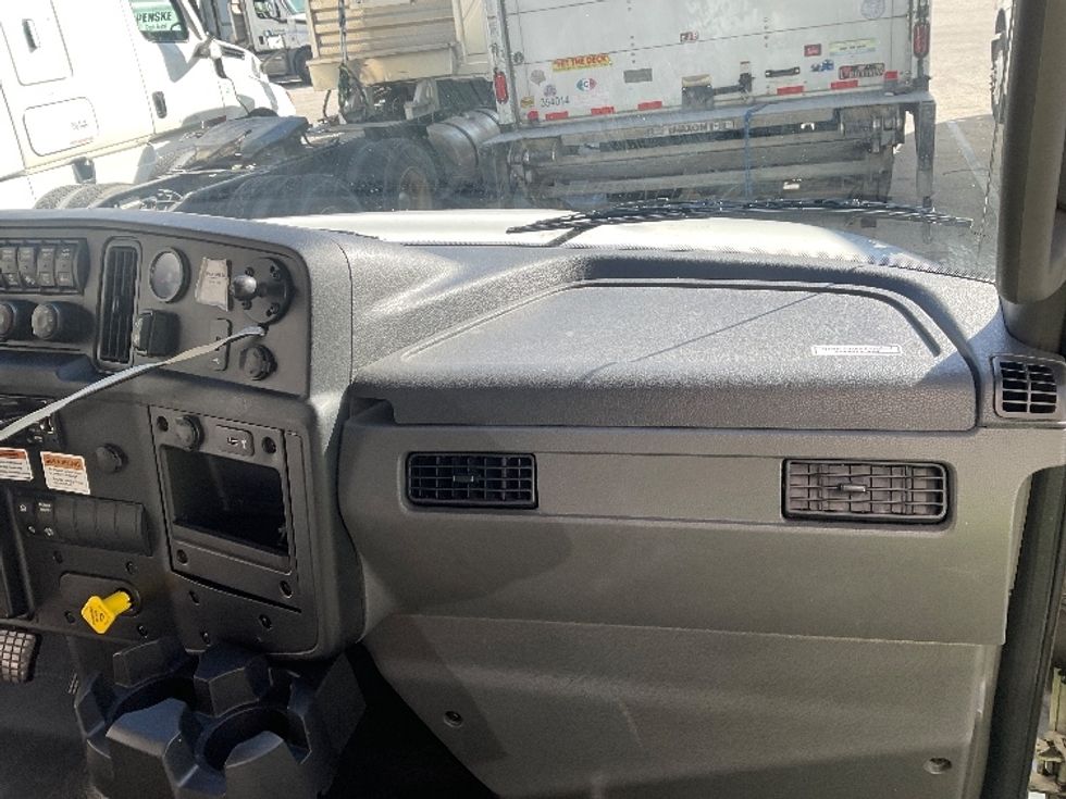 Medium Duty Box Truck-Light and Medium Duty Trucks-International-2021-MV607-Tampa-FL-297,922\n\t\tmiles-$ 41,500 - Image 21