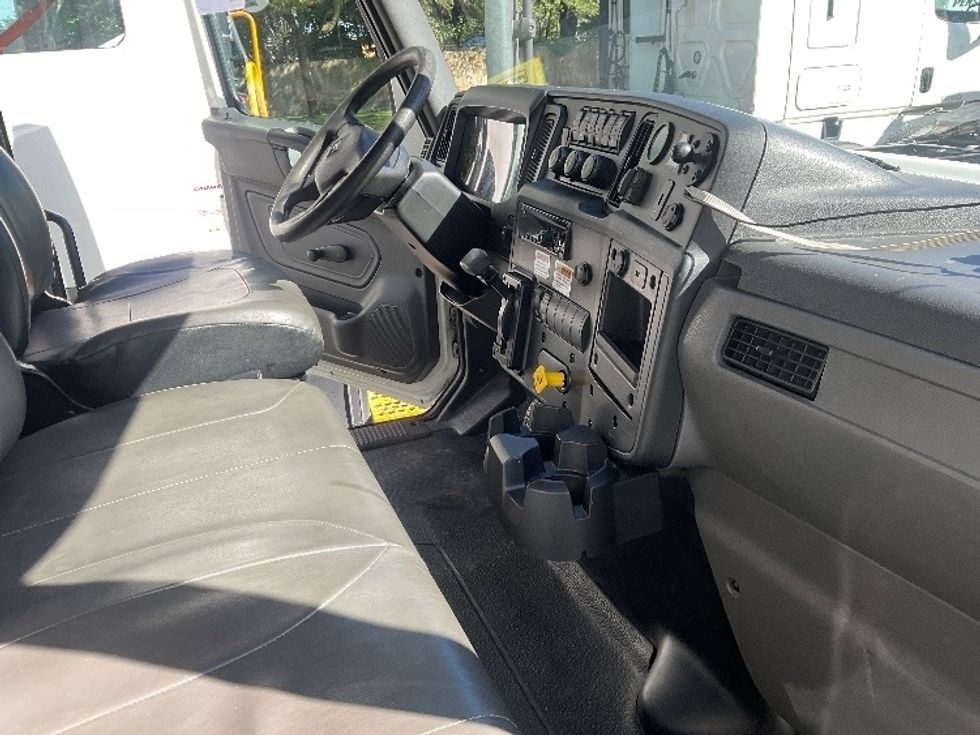 Medium Duty Box Truck-Light and Medium Duty Trucks-International-2021-MV607-Tampa-FL-297,922\n\t\tmiles-$ 41,500 - Image 22
