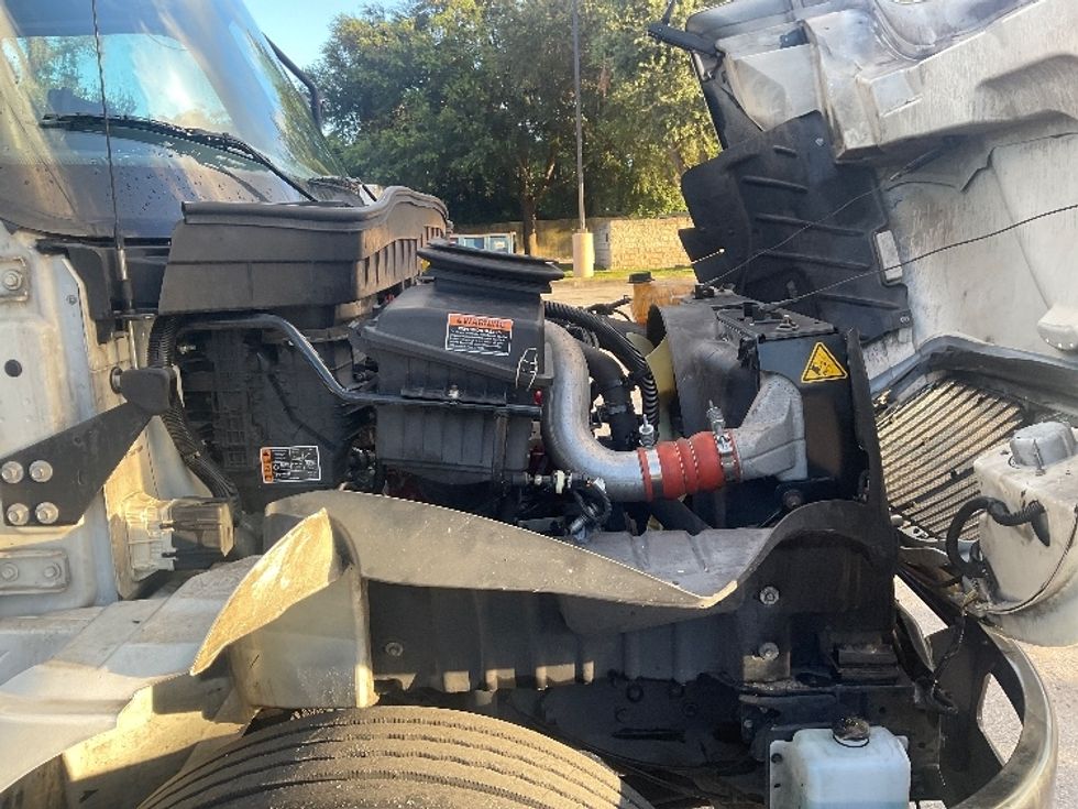 Medium Duty Box Truck-Light and Medium Duty Trucks-International-2021-MV607-Tampa-FL-297,922\n\t\tmiles-$ 41,500 - Image 23