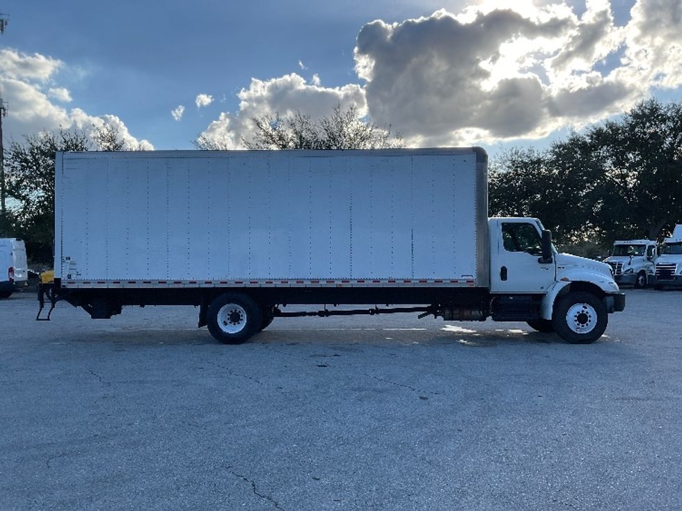 Medium Duty Box Truck-Light and Medium Duty Trucks-International-2021-MV607-Tampa-FL-404,922\n\t\tmiles-$ 22,750 - Image 15