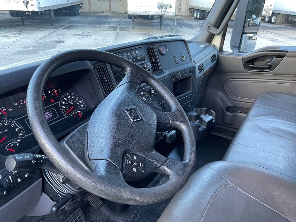 Medium Duty Box Truck-Light and Medium Duty Trucks-International-2021-MV607-Tampa-FL-404,922\n\t\tmiles-$ 22,750 - Image 17