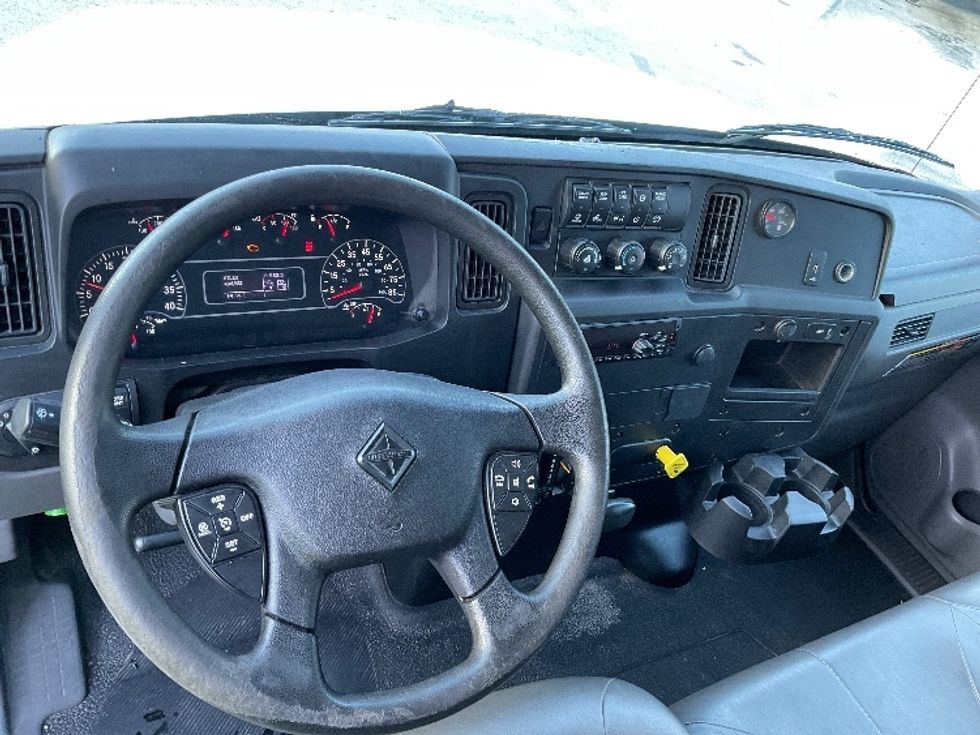 Medium Duty Box Truck-Light and Medium Duty Trucks-International-2021-MV607-Tampa-FL-404,922\n\t\tmiles-$ 22,750 - Image 18